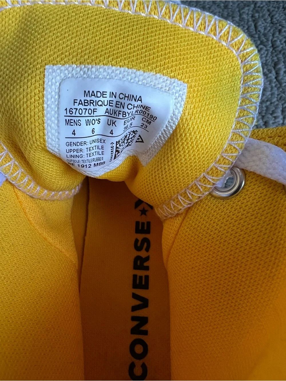 *Sold* Converse All Stars Chuck Taylor Yellow High Top Sneakers Womens 6 Men’s 4 - Picture 6 of 7
